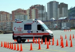 Ambulans şoförlerine seri ve güvenli sürüş tekniği öğretildi