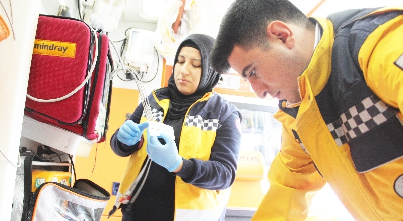 “Ambulansa değil bir hayata yol veriyorlar”