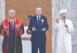 'Diyanet'in siyasallaşması insanların dinle ilişkisini yaralıyor'