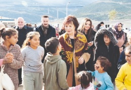 "Doğanın Anneleri" gönüllüleri Nurdağı’nda depremzede ailelerle buluştu