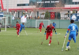 Ampute, ligin ilk yarısını lider tamamladı 2-0