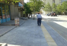 Ana yollara sıcak asfalt dökülürken ara yollarda ise kilit taşı döşeniyor