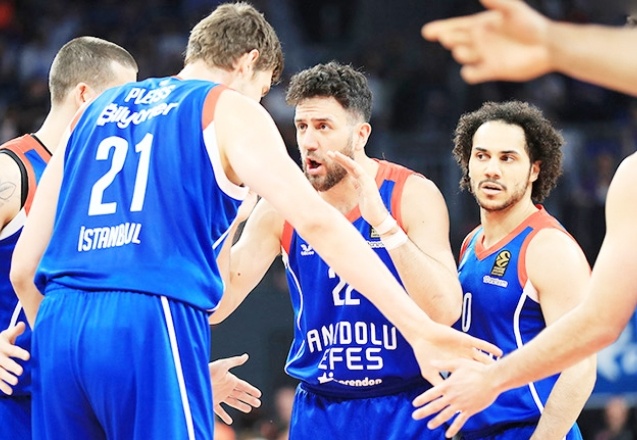 Anadolu Efes Euroleague'de Final Four'a yükseldi
