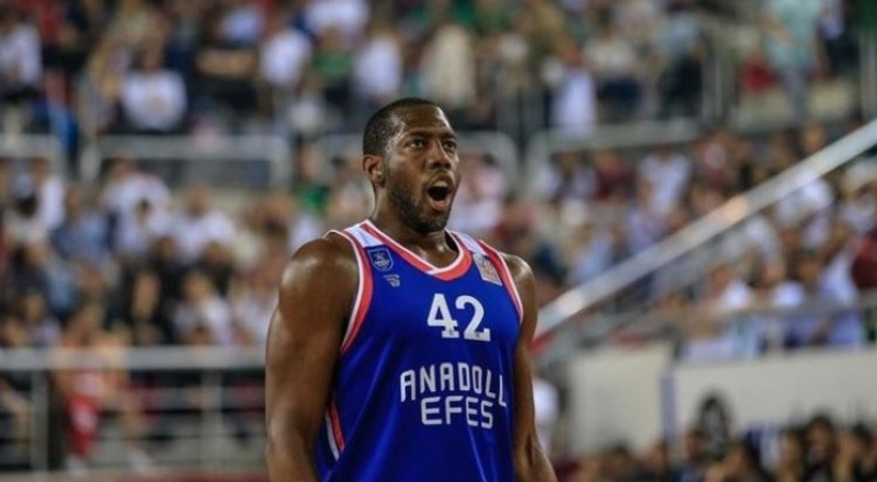 Anadolu Efes'ten Bryant Dunston'a büyük jest