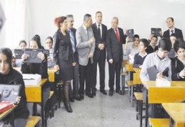 Anadolu Lisesi ile Bayraktar Anadolu Lisesi öğrencilerine tablet dağıtıldı