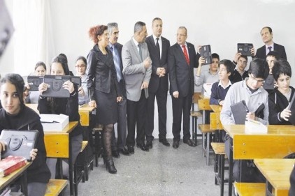 Anadolu Lisesi ile Bayraktar Anadolu Lisesi öğrencilerine tablet dağıtıldı