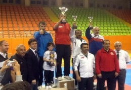 Anadolu Yıldızlar Ligi karate müsabakaları ödülleri verildi