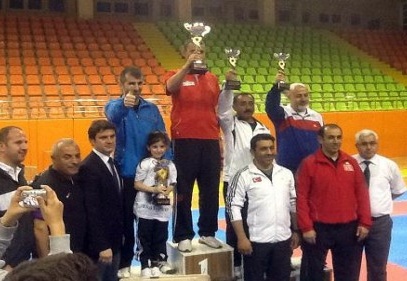Anadolu Yıldızlar Ligi karate müsabakaları ödülleri verildi