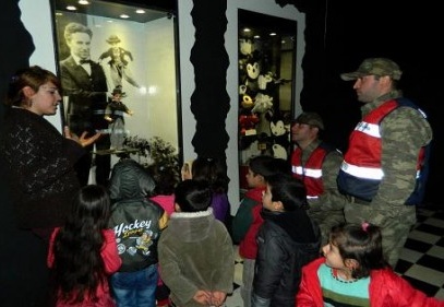 Anaokulu öğrencileri oyuncak müzesini gezdi