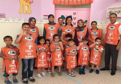Anaokulu öğrencilerine “Minik TEMA” rozeti takıldı