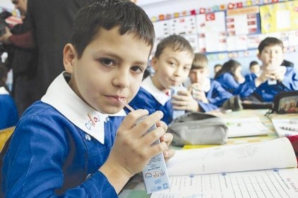 Anaokulu ve ilkokul öğrencilerine süt dağıtılacak