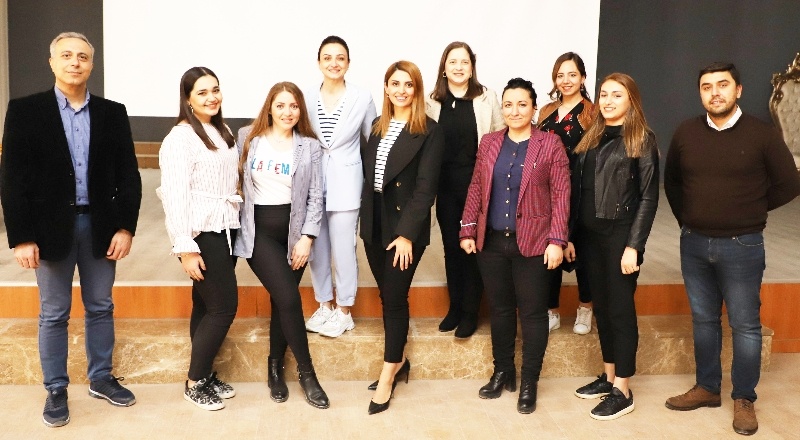Anatomi dersinde kadavra laboratuvarı var