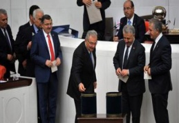 Anayasa değişikliği teklifinin 6. 7. ve 8. maddeleri kabul edildi!
