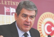 Anayasa hukuku profesörü Süheyl Batum:  Anayasa'da bütün insanların haklarının korunması  açısından değişmez maddeler çok büyük önem taşır