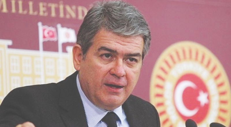 Anayasa hukuku profesörü Süheyl Batum:  Anayasa'da bütün insanların haklarının korunması  açısından değişmez maddeler çok büyük önem taşır