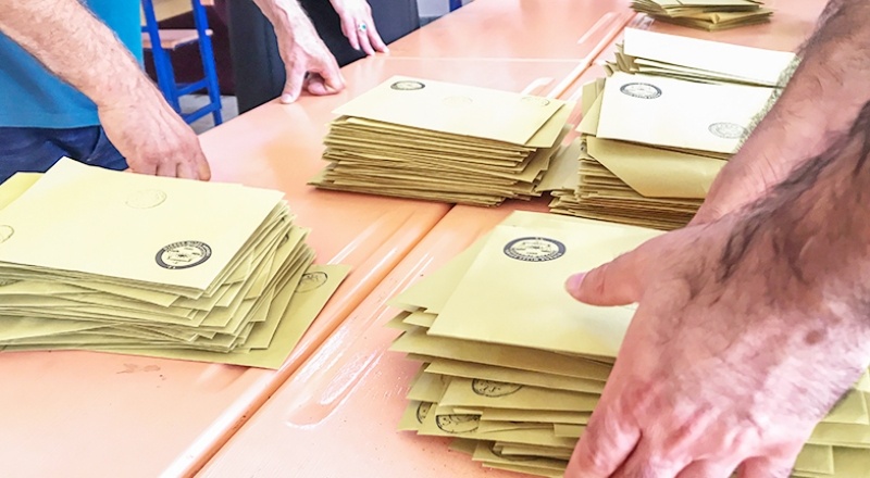 Anayasa Mahkemesi seçim kanunu itirazını kabul etti