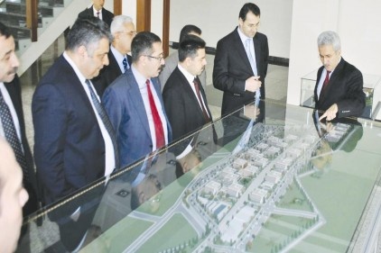 Anayasa Mahkemesi üyeleri HKÜ&#8217;yü gezdi