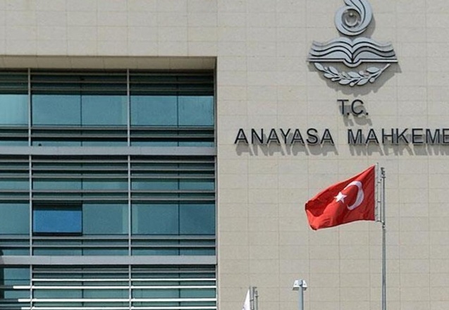 Anayasa Mahkemesi'nden "Işıklar yanıyor" açıklaması: Herhangi bir üyenin şahsi paylaşımları kurumsal görüşü yansıtmaz