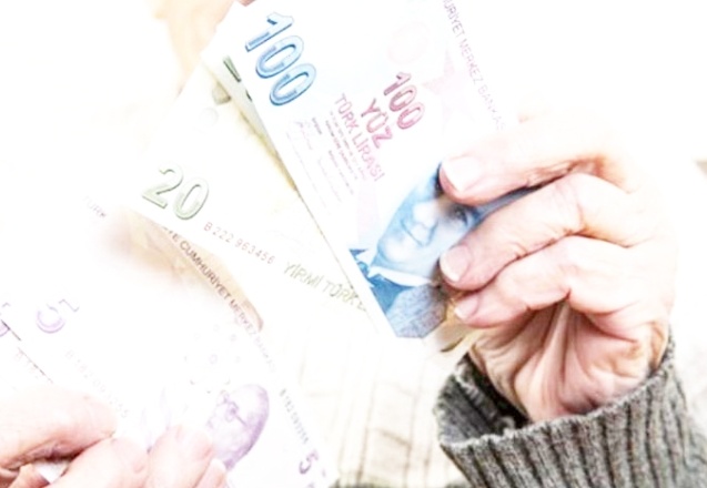 Anayasa Mahkemesi'nden "yaşlılık aylığı" kararı: İşten ayrılmak gerekmez