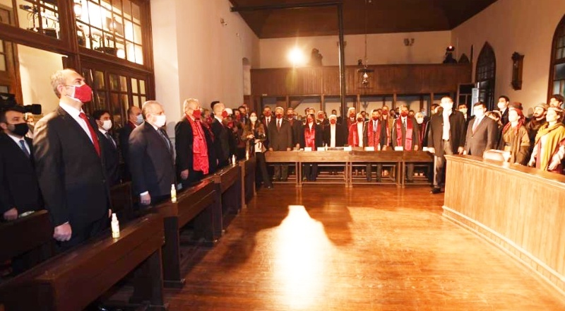 Anayasa tartışmasından kaçınmak doğru değil