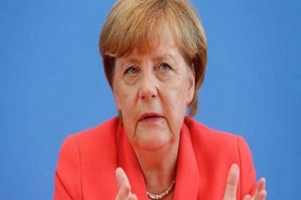 Angela Merkel yine Türkiye&#039;yi eleştirdi