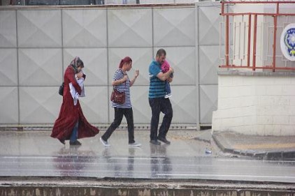 Aniden bastıran yağış hazırlıksız yakaladı