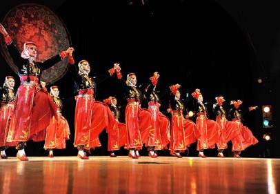 Ankara Halk Oyunları ekibi Macaristan'a iltica etti 