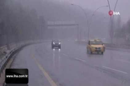 Ankara merkeze mevsimin ilk karı yağdı
