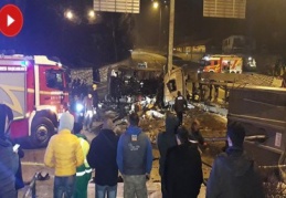Ankara'da freni boşalan alçı yüklü tır devrildi: 1 ölü