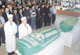 Anne ile oğlunun cenazeleri toprağa verildi