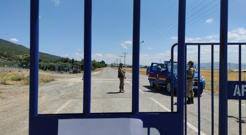 Anne-kız korona olunca mahalle karantinaya alındı