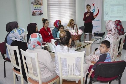 Anne sütü bebeğin zihinsel ve bedensel gelişimi açısından çok önemli bir gıda