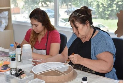 Anne ve kızı aynı kursta meslek öğreniyor
