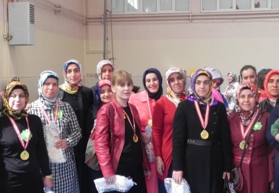 “Anneler Eğlenerek Yarışıyor”