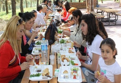 Anneler kahvaltıda ağırlandı