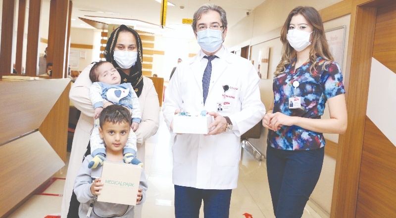 Annelere süt arttırıcı gıda paketi hediye edildi