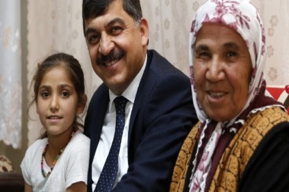 Anneleri ziyaret etti