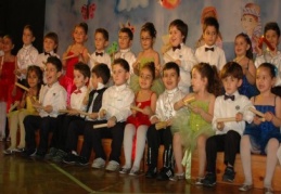 Annelerine güzel bir hediye verdiler