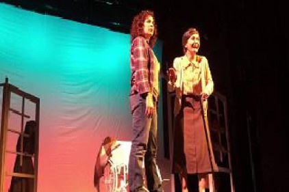 "Annemin Son Çılgınlıkları" sahnelenecek