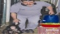 Annesinden yüz bulamayıncabakıcı amcalarının peşine takılıyor