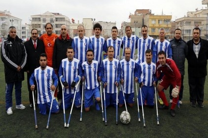 Antalya Engelliler Ampute Futbol takımını 5 golle mağlup etti