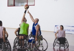 Antalya Tekerlekli Sandalye Basketbol Takımını 80-79 yendi