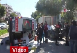 Antalya'da ambulansla otomobil çarpıştı: 1 ölü
