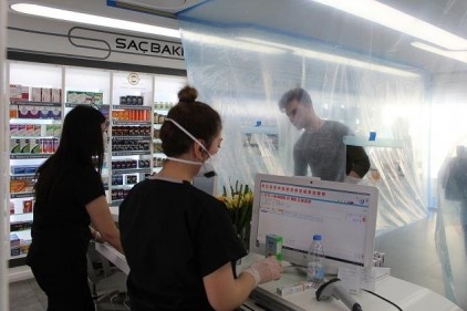 Antalya&#039;da eczaneden ilginç korona virüs önlemi