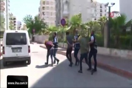 Antalya&#039;da yaşlı kadını 83 bin TL dolandırdılar