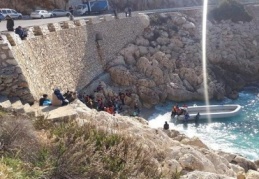 Antalya'daki göçmenlerin Kaş ilçesinden Meis Adası'na geçişleri başladı