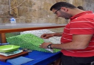 Antep fıstıklı şeker ve badem şekeri üretiyorlar