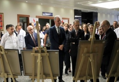 “Antep Harbinde Sağlık Hizmetleri” konulu fotoğraf sergisi açıldı