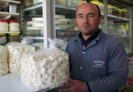 Antep peyniri tezgahlarda