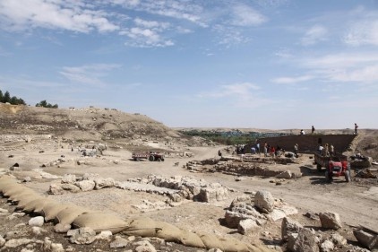 Antik kent ve höyüklerde yürütülen arkeolojik kazılara destek veriliyor